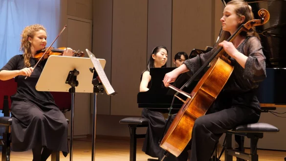 Facettenreich: Das Kaleido-Trio mit Kornelia Figielska (Geige), Kanami Ito (Klavier) und Aneta Stefánska (Cello) musiziert auf höchstem Niveau. - © Thomas Krügler