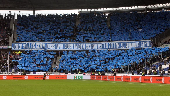 Starke Unterst&uuml;tzung: Im Februar 2017 sahen 4.300 Arminia-Anh&auml;nger das Spiel ihrer Mannschaft in Hannover live im Stadion. Es endete 2:2. - &copy; Wolfgang Rudolf