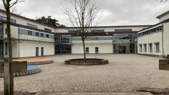 Die Grundschule auf der Insel ist baulich zweizügig konzipiert, deshalb reichen die Räumlichkeiten bei der gestiegenen Schülerzahl inzwischen bei weitem nicht mehr aus. - © Cordula Gröne