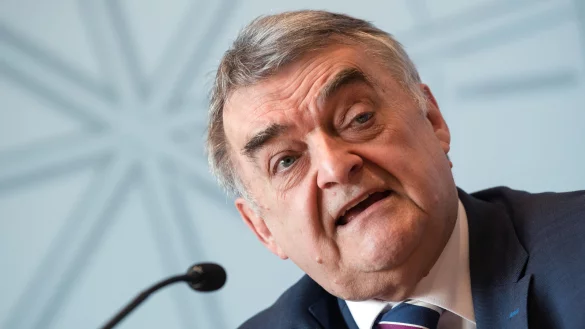 NRW-Innenminister Herbert Reul (CDU) zu Besuch bei der lippischen Polizei. - &copy; Federico Gambarini/dpa