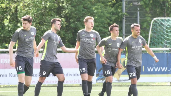 Strahlende Gesichter nach dem F&uuml;hrungstreffer: (von links) Nico Z&uuml;nd, torsch&uuml;tze, Jan-Justin Johannh&ouml;rster, Tim Zeihe, Daniel nadig und Dawid Stroisz. - &copy; Sebastian Lucas