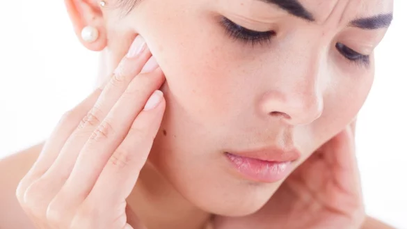 CMD Kieferprobleme R&uuml;ckenschmerzen - &copy; Foto: Christin Klose/dpa-tmn