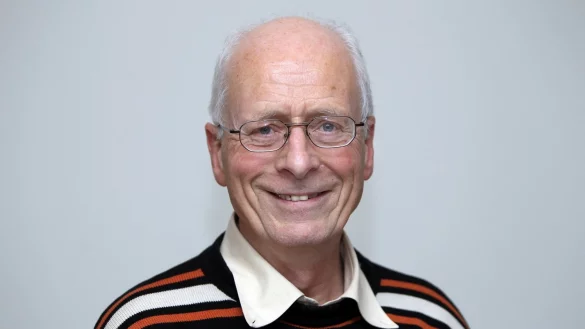 Herforder Aktivist Gerd B&uuml;ntzly freut sich &uuml;ber den Aachener Friedenspreis f&uuml;r "atomwaffenfrei.jetzt!". - &copy; Frank-Michael Kiel-Steinkamp