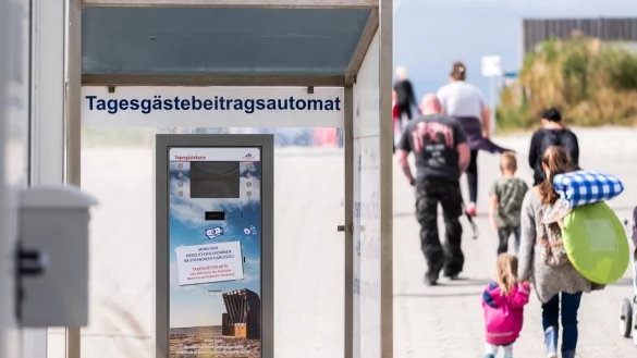 Strandeintritt - &copy; Foto: Mohssen Assanimoghaddam