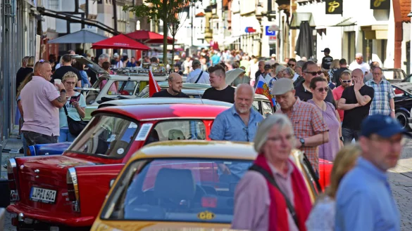 Viel los bei "Lemgo macht ein Fass auf". In diesem Jahr wird es allerdings keine Oldtimer in der Innenstadt mehr geben. - © Archivfoto: Nicole Ellerbrake