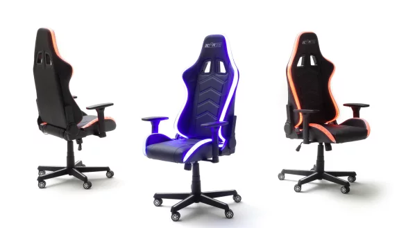 Der Renner: Die LED-Beleuchtung riss die Messebesucher f&ouml;rmlich vom Hocker. Demn&auml;chst ist der Stuhl MC Racing f&uuml;r unter 200 Euro in Werbeaktionen zu haben. - &copy; Marianne Schwarzer (LZ)