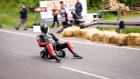 Hesse schafft Bobby-Car-Weltrekord - &copy; Foto: Frank Rumpenhorst/dpa