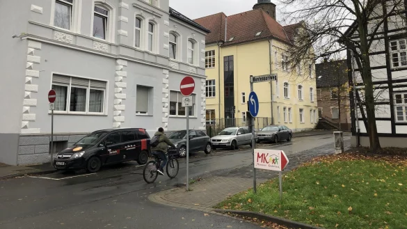 Die Einbahn-Schilder in der Sch&uuml;lerstra&szlig;e bleiben. - &copy; Thomas Reineke