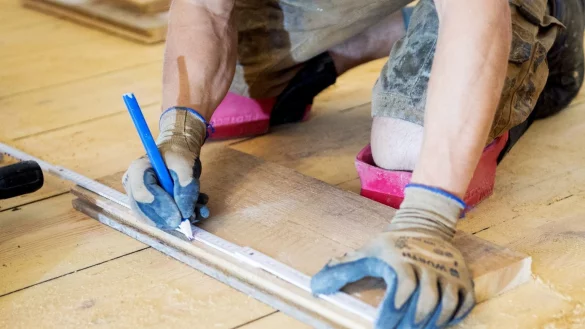 Die richtigen Arbeitshandschuhe finden - &copy; Foto: Inga Kjer/dpa-tmn