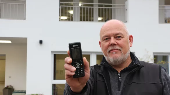 Heimleiter Thomas Schillmann ist sauer und gefrustet. Seit zwei Monaten ist die Einrichtung nun schon ohne Telefonanschluss. Die Bewohner sind daher achwer zu erreichen, nur ein Diensthandy kann benutzt werden. - &copy; Janet K&ouml;nig