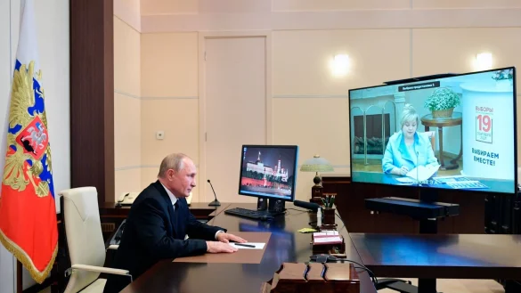 Putin und Pamfilowa - &copy; Foto: Alexei Druzhinin/Pool Sputnik Kremlin/AP/dpa