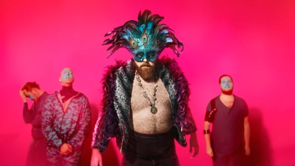 Capitano: Die Band bringt am Festival-Samstag interessante Outfits und tanzbaren Indie-Pop-Rock auf die &bdquo;Deine Urban Area"-B&uuml;hne im Detmolder B&uuml;rgerpark an der Ameide. - &copy; Stephan Nau