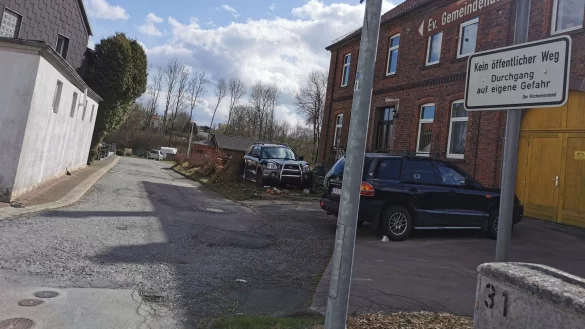 Hier kommen Kosten auf die Anlieger zu: der Pastorenweg in Alverdissen wird 2025 ausgebaut. - &copy; Sylvia Frevert