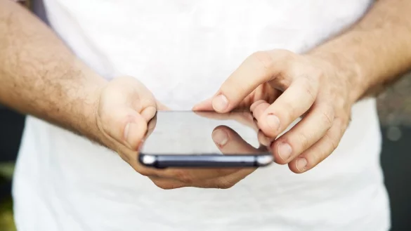 SMS-Links enthalten Schadsoftware - &copy; Foto: Robert G&uuml;nther/dpa-tmn