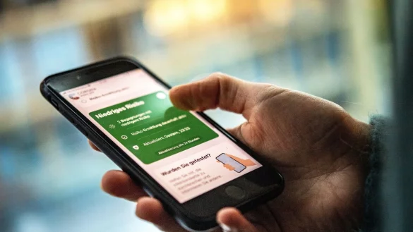 Corona-App bewertet Risiko pr&auml;ziser - &copy; Foto: Zacharie Scheurer/dpa-tmn