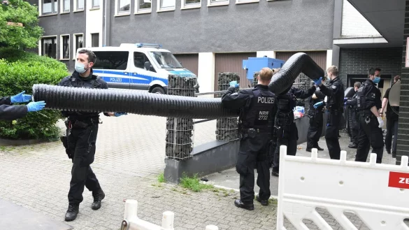 Polizeieinsatz wegen Drogenkriminalit&auml;t - &copy; Foto: Stephan Witte/KDF-TV & Picture/dpa