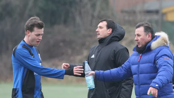 Wechsel an der Seitenlinie des TBV: F&uuml;r Andreas Goll &uuml;bernimmt nun Vorstand Ediz T&uuml;rkmen das Traineramt. Links: Luca Stracke. - &copy; Sebastian Lucas