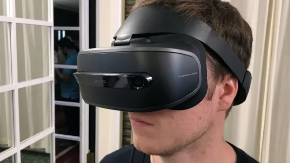 VR-Brille - &copy; Foto: Christoph Dernbach/dpa-tmn
