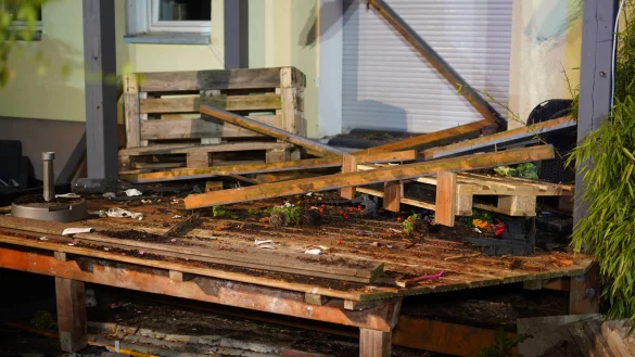 Die Partyg&auml;se wurden teilweise unter den Tr&uuml;mmern begraben, - &copy; Freitag TV