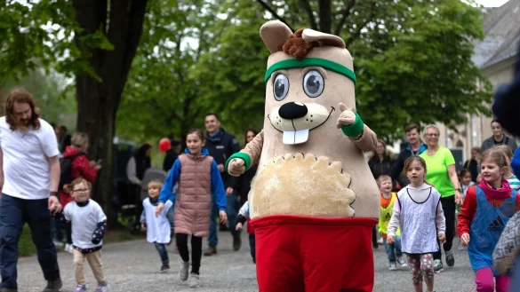 Impressionen vom ersten Hermi-Lauf. Seit letztem Jahr findet das Rahmenprogramm auf dem Kaiser-Wilhelm-Platz statt. - &copy; Stadt Detmold