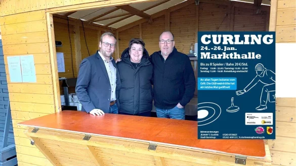 Bürgermeister Borris Ortmeier (links), Zentrumsmanager Björn Strohmeier und Jeannette Juros hoffen auf viele Besucher. - © Bildrechte: Stadt Barntrup