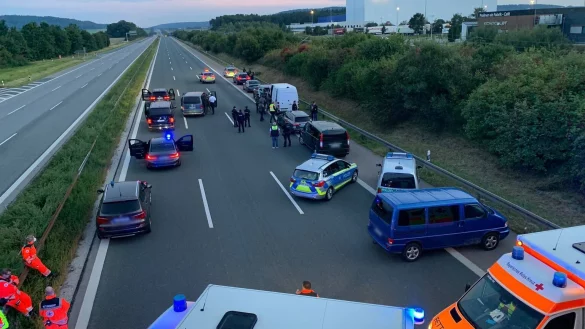 Angriff im Reisebus - &copy; Foto: Ralph Goppelt/Vifogra/dpa