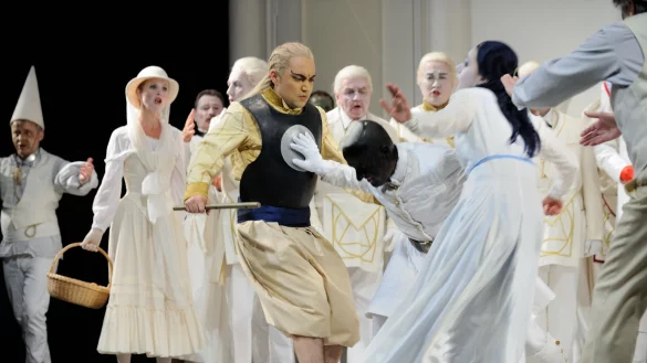 M&auml;rchenhafter Stoff und eing&auml;ngige Musik: Am Montagabend ist Mozarts Oper &bdquo;Die Zauberfl&ouml;te&ldquo; auf der B&uuml;hne des Landestheaters zu erleben. Das Bild zeigt eine Spielszene aus der Produktion. - &copy; Landestheater/Klei