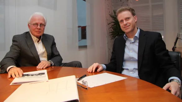 Albert Schomburg und Ralph Schomburg. Albert Schomburg hat seine Anteile an der Schomburg-Gruppe in eine Stiftung &uuml;bertragen. So will er die Zukunft seines Unternehmens sichern. Seine S&ouml;hne &ndash; Ralph und Albert Johannes Schomburg sowie Alexander Weber, Mitgesellschafter und Sprecher der Gesch&auml;ftsf&uuml;hrung &ndash; tragen den Schritt mit. - &copy; Thorsten Engelhardt