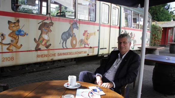 Auf einen Kaffee mit Christian Haase im Biergarten. Der Abgeordnete m&ouml;chte im Wahlkreis 136 f&uuml;r die CDU ein drittes Mal in den Bundestag. - &copy; Dieter Scholz