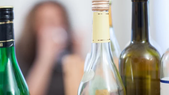 Trinken zu Hause: W&auml;hrend der beiden Lockdowns hat sich der Alkoholkonsum in die eigenen vier W&auml;nde verlagert. - &copy; Verwendung weltweit