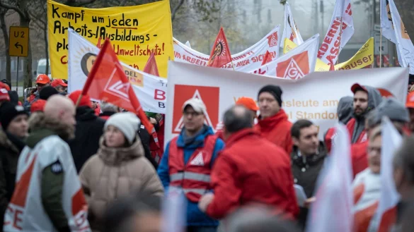 Demonstration gegen Stellenabbau bei Continental - &copy; Foto: Peter Steffen/dpa