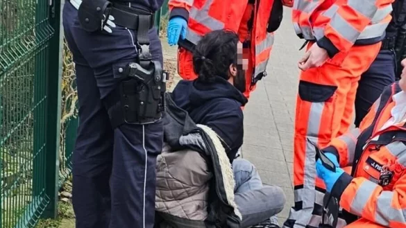 Den Täter hatte der Bielefelder Autohändler selbst ausfindig gemacht und auch professionell festgenommen und für die Polizei fixiert. - © privat