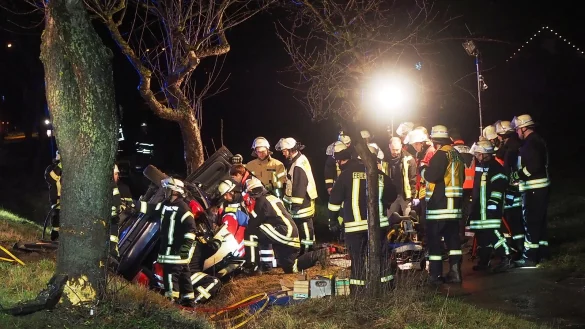 Ein Großaufgebot an Einsatz- und Rettungskräften war vor Ort. - © Josef Köhne