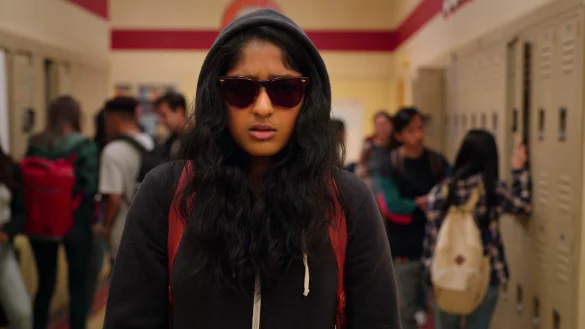 Devi (Maitreyi Ramakrishnan) muss den Verlust ihres geliebten Vaters verarbeiten - und irgendwie auch die Highschool &uuml;berstehen. - &copy; Netflix