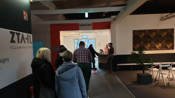 Das Impfzentrum im Messezentrum Bad Salzuflen l&auml;uft bereits. - &copy; Dr. Heinrich Dannenberg