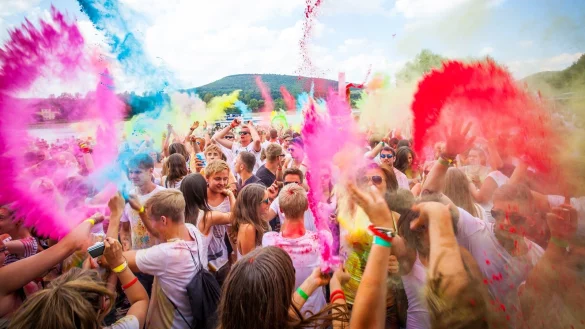 Das Holifestival bringt Farbe an den See. - &copy; Patrick Piecha