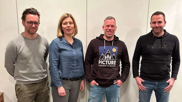 Der neue Vorstand des Freibades Alverdissen (von links): Till Schalowsky (Sportwart), Esther Rosenbrock (Schatzmeisterin), Florian Schalowsky (1. Vorsitzender), Stefan Altrogge (2. Vorsitzender). Es fehlt Virginia Hein (Schriftführerin). - © Stefan Altrogge