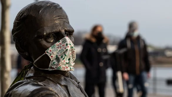 Mund-Nasen-Schutz - &copy; Foto: Bernd Thissen/dpa