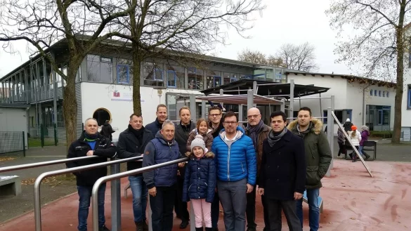 Trendsport: Mit Hilfe des Fördervereins und finanzieller Unterstützung von Sponsoren konnte eine moderne Calisthenicsanlage an der AHF-Gesamtschule Schlangen installiert werden. - © Eduard Butt