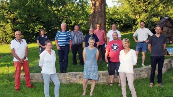 Die Kalletaler SPD-Kandidaten: (von links) Dieter Hartwig, Dirk T&ouml;lle, Christine Heidsiek, Dirk R&uuml;gge, Wilfried Gerkensmeier, Manfred Rehse, Cornelia Rehse, Andreas Sandmann, Marc Schumacher, Stephan Pollmann, Vera Johanning, Jonathan Wenzel und Simon Pr&uuml;ssner. Es fehlen: Malte Gerke, Heinrich Wischnewski, Knut Vauth. - &copy; Reiner Toppm&ouml;ller