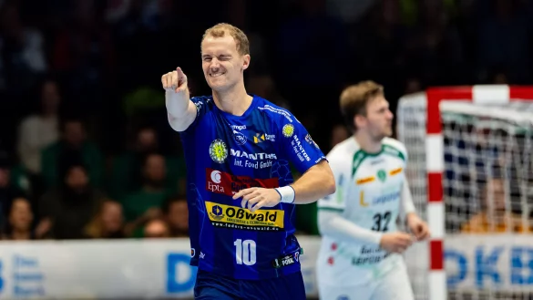 "Da gehts ins Viertelfinale", scheint Fynn Hangstein nach dem Pokalsieg &uuml;ber den SC DHfK Leipzig anzudeuten. - &copy; Christian Heilwagen