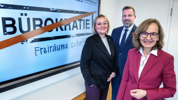 Stellen die Ergebnisse des Projekts vor: Svenja Jochens (v. l.), Jens Prager und Petra Pigerl-Radtke. - © Barbara Franke