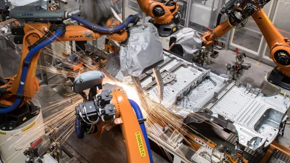 Autoproduktion - &copy; Foto: Hendrik Schmidt/dpa-Zentralbild/dpa