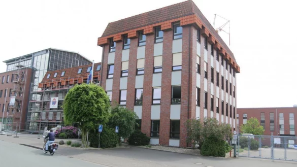Das Geb&auml;ude der betroffenen Firma in Schlo&szlig; Holte-Stukenbrock. - &copy; Sigurd Gringel/nw