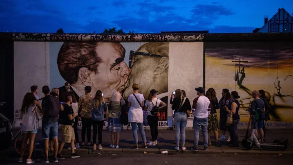 Bruderkussgem&auml;lde - &copy; Foto: Arne Immanuel B&auml;nsch