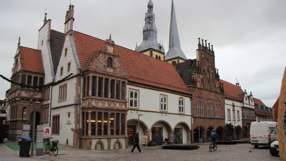 Das Rathaus am Lemgoer Marktplatz. - &copy; Katrin Kantelberg