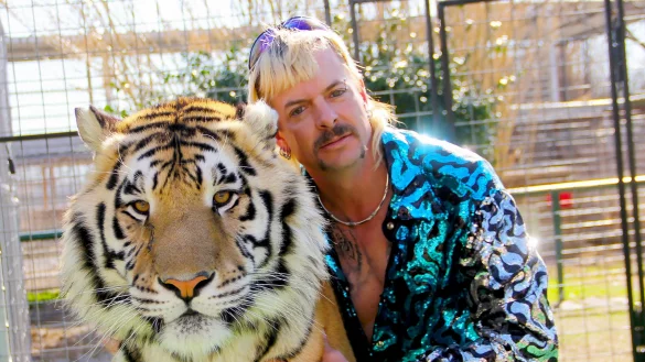 Joe 'Exotic' Schreibvogel nannte sich selbst "Tiger King". Die gleichnamige Dokuserie zeigt die Abw&auml;rtsspirale einer schillernden Pers&ouml;nlichkeit. - &copy; Netflix