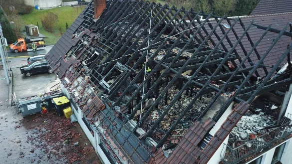 Die Wohnung ist vollkommen zerst&ouml;rt. - &copy; Feuerwehr Kalletal