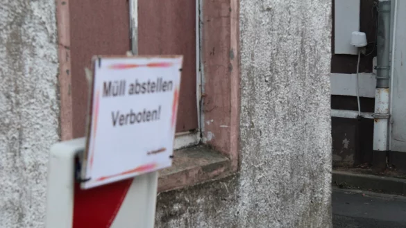 Verwahrlost und verrammelt: In Horn gibt es insgesamt etwa 40 Schrottimmobilien, sch&auml;tzt Sozialdienstchef Heinz Blome. - &copy; Marianne Schwarzer