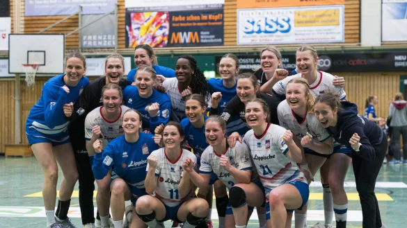 In der H&ouml;lle Nord von Buxtehude jubelt die HSG Blomberg-Lippe &uuml;ber ihren 26:21-Erfolg. - &copy; BEAUTIFUL SPORTS/Mohwinkel